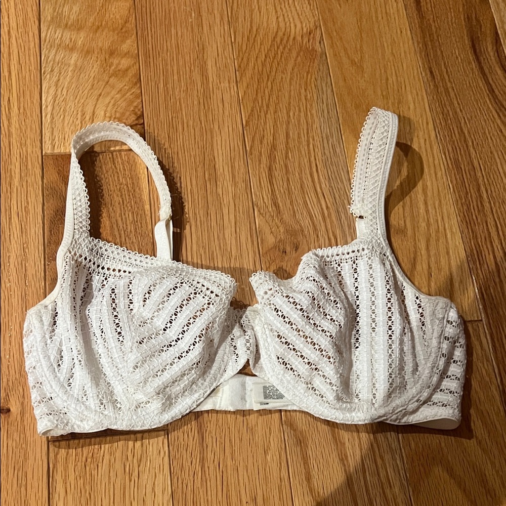 Donna Karan Elegant White Lace Bra size 34D